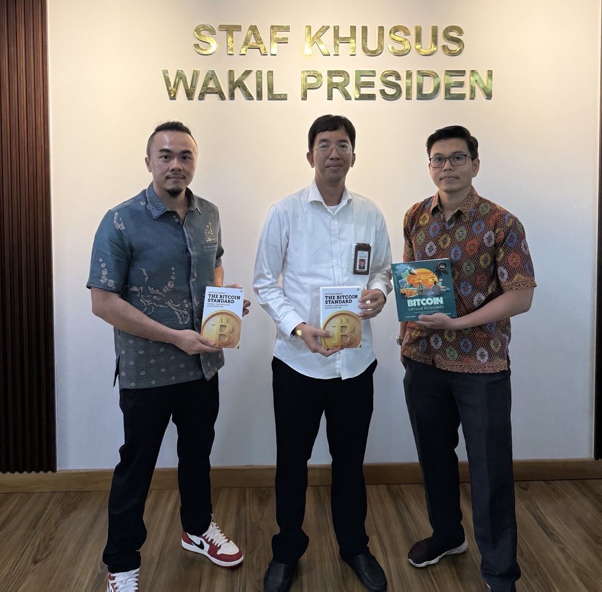 Indonesia Considers Bitcoin Mining to Build a BTC Reserve 1 bitcoin indonesia books